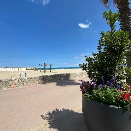 Superbe T2 Parking Wifi Climatise Face Et Piscine - 4 Etoiles Apartament