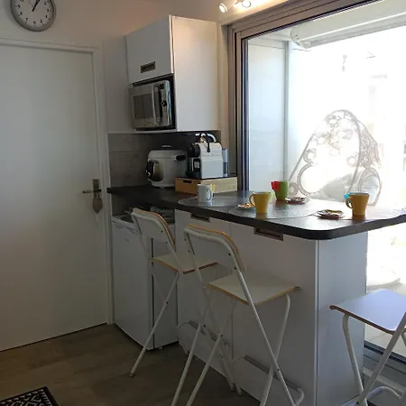 Apartment Superbe T2 Parking Wifi Climatise Face Et Piscine - 4 Etoiles *