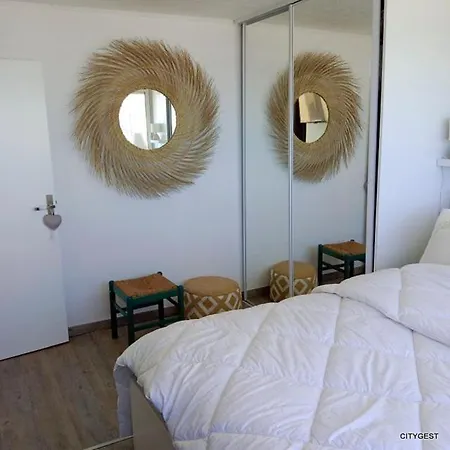 Superbe T2 Parking Wifi Climatise Face Et Piscine - 4 Etoiles